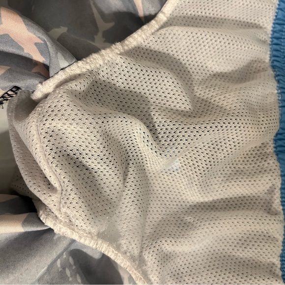 Boys Shark Themed Swim Trunks 4T - Picture 6 of 6